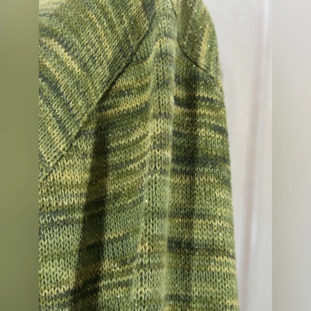 Vintage Kris Tae’s Metallic Olive Green Crossover Knit Sweater Size M USA - Picture 4 of 9
